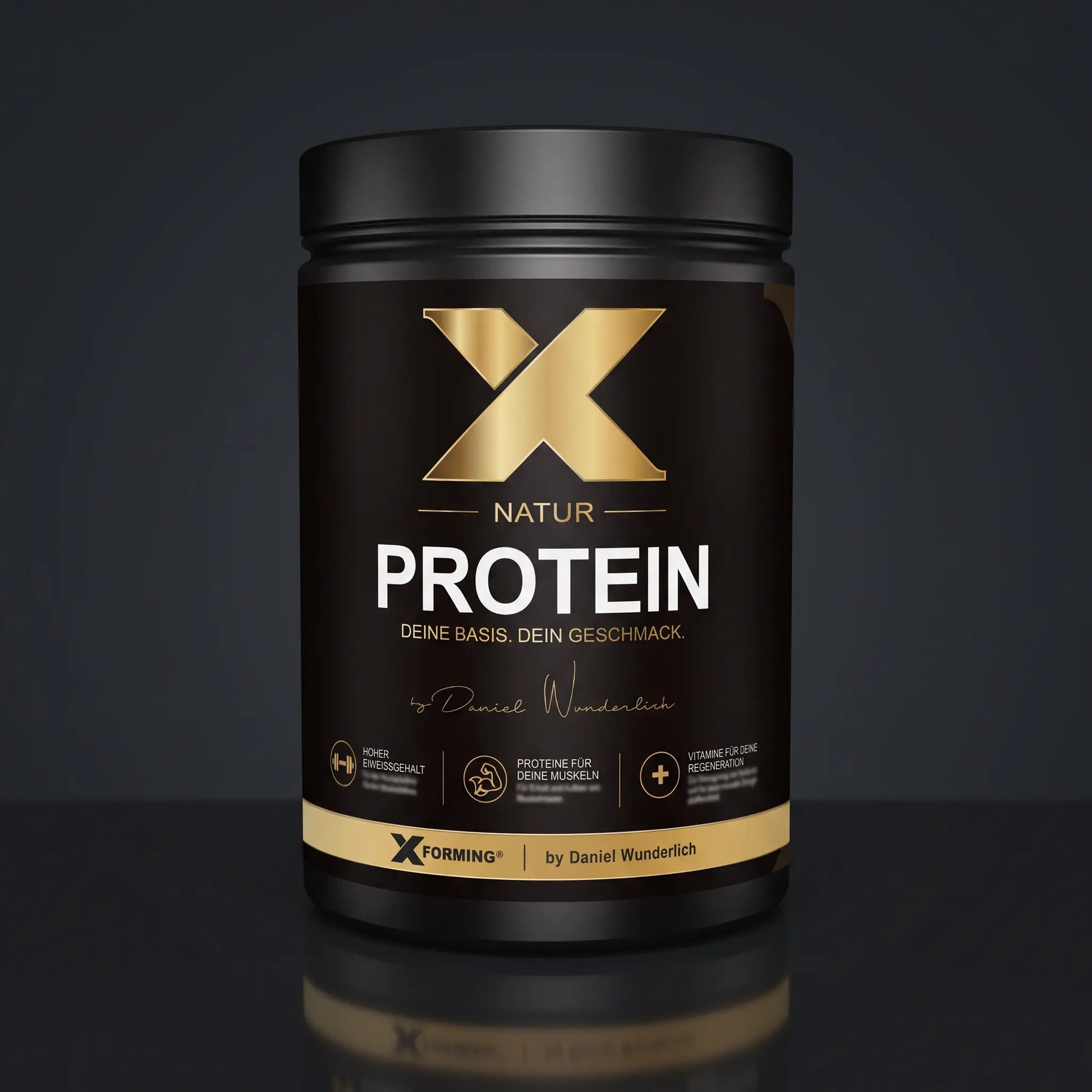 X-PROTEIN Natur Dose 750 g auf dunklem Studiountergrund mit Reflexion